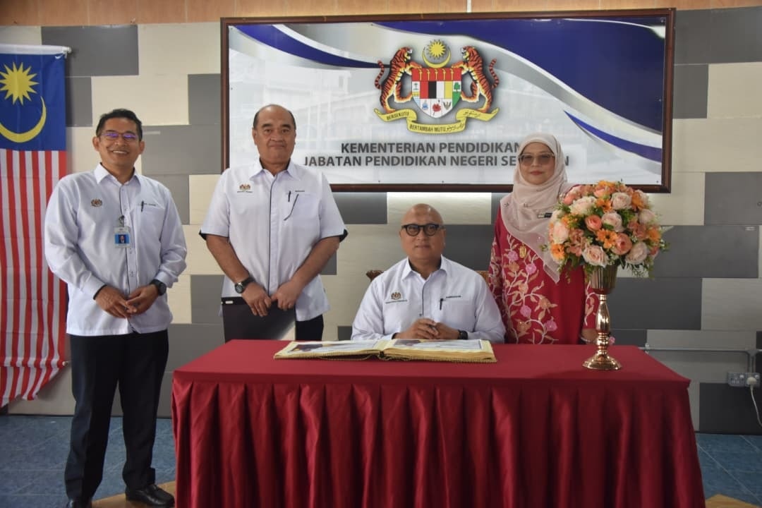 1764918287_Lawatan KSU SMK KING GEORGE V (3 DEC) 1.jpg